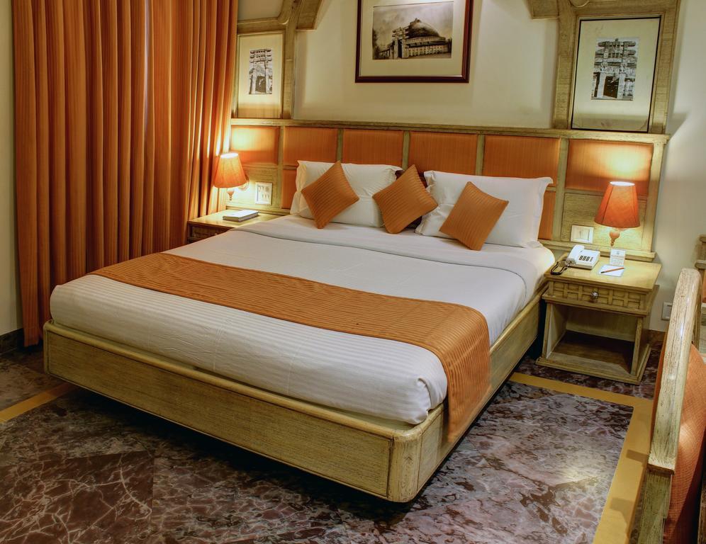 Palace On Ganges - Heritage